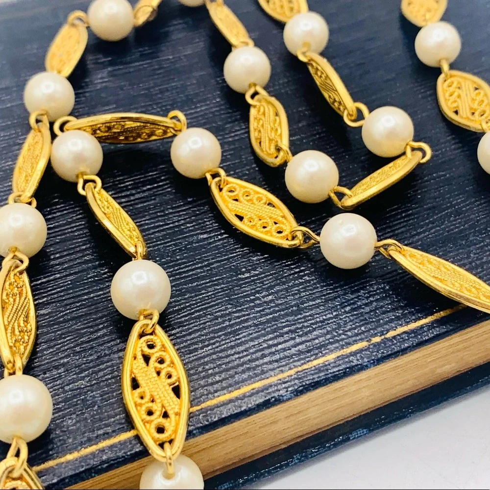 Vintage filigree gold chain necklace faux pearl beads 24” - Picture 7 of 8